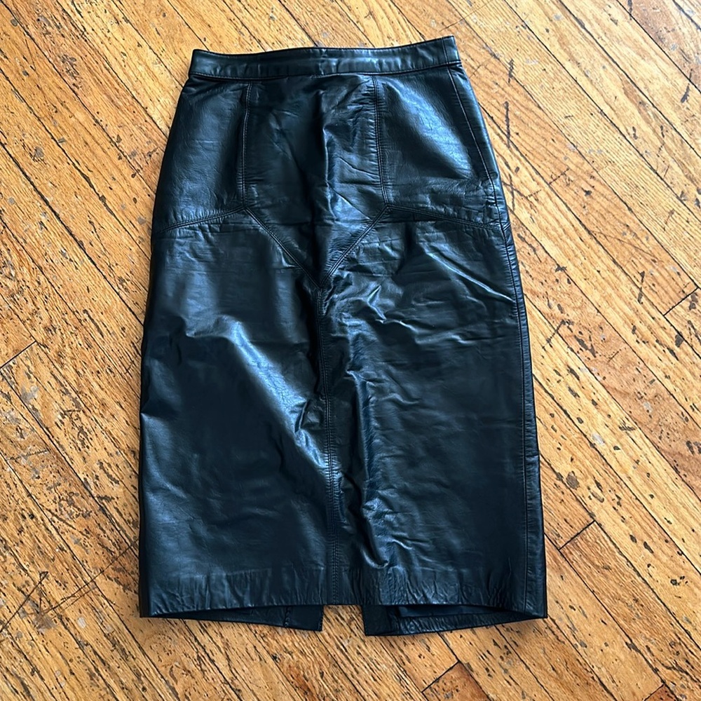 True vintage 1980s leather pencil skirt. Size 2/4 (vintage size 8)